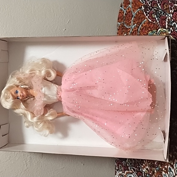 Twinkle Lights Barbie - Picture 5 of 8